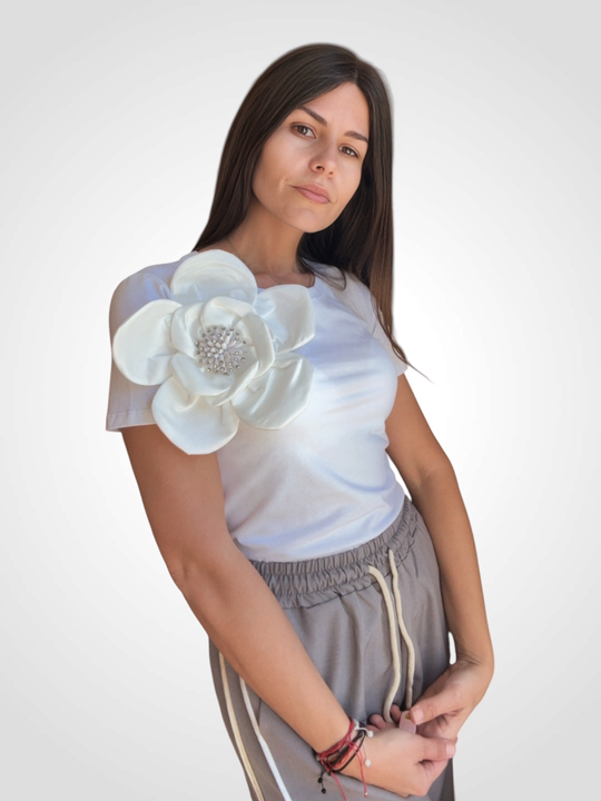 Тениска с 3D Цвете ,, Elegant Bloom