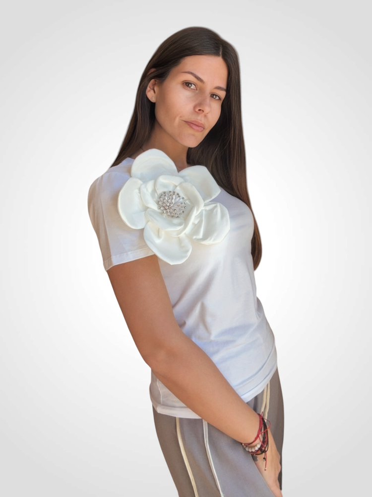 Тениска с 3D Цвете ,, Elegant Bloom