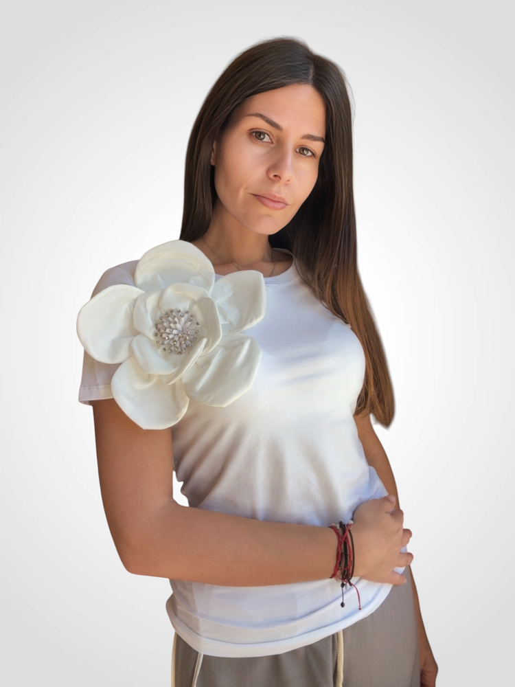 Тениска с 3D Цвете ,, Elegant Bloom