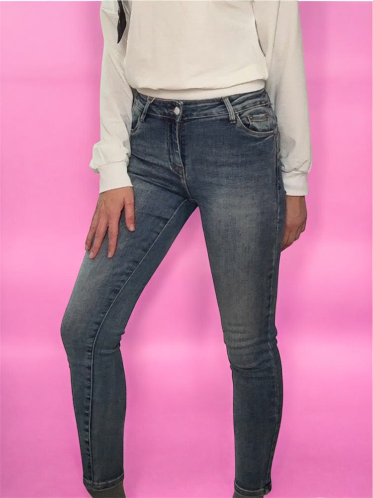 Дънки по тялото