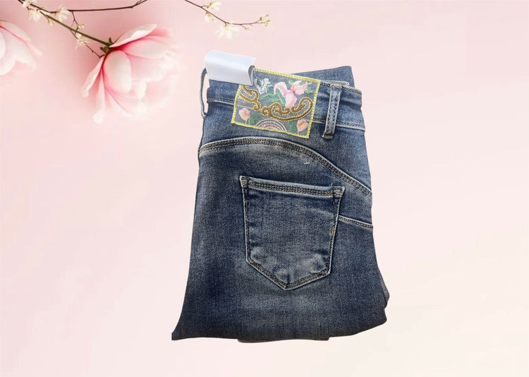 Дънки по тялото