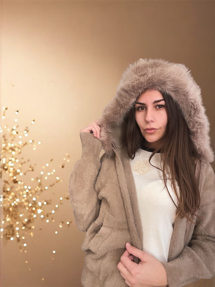 Мека и Топла Жилетка с Качулка